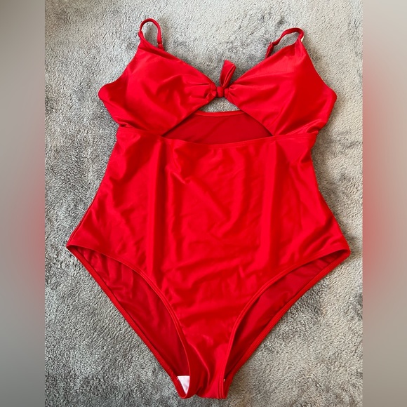 ❤️ Red Swimsuit - One Piece - Picture 1 of 3